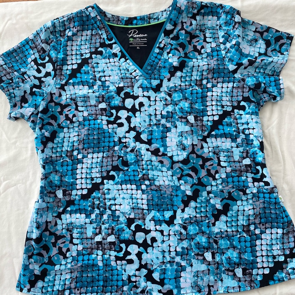 Scrub top